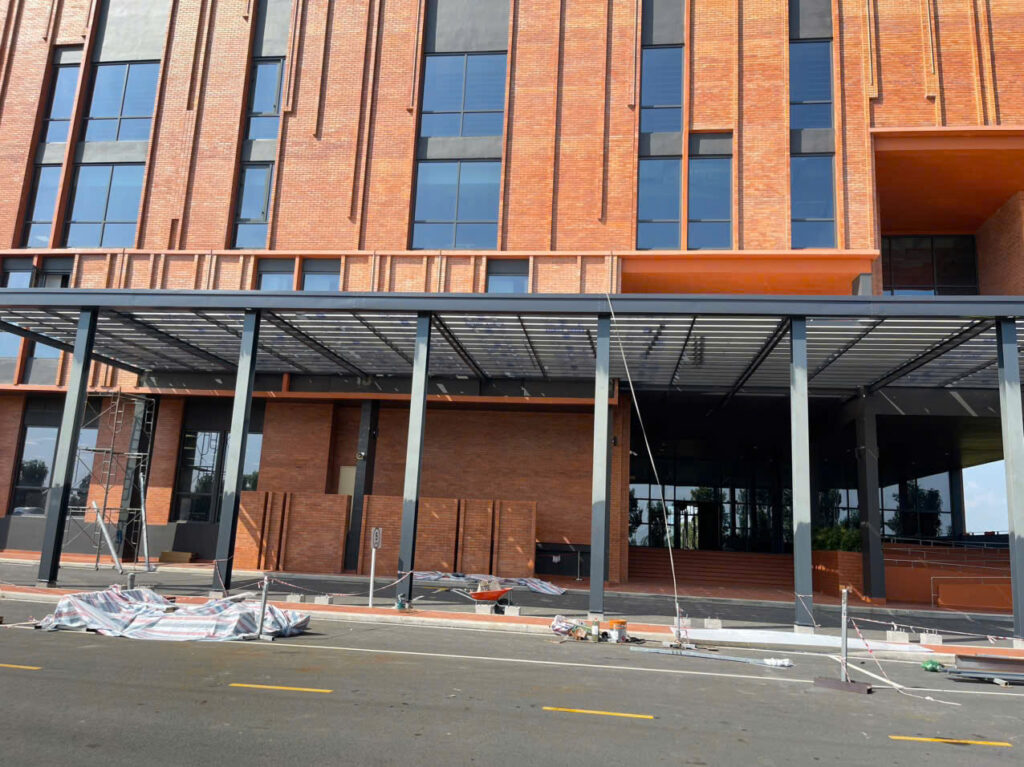 Công trình mái lấy sáng poly tại trường Quốc Tế quận 7 ,TPHCM