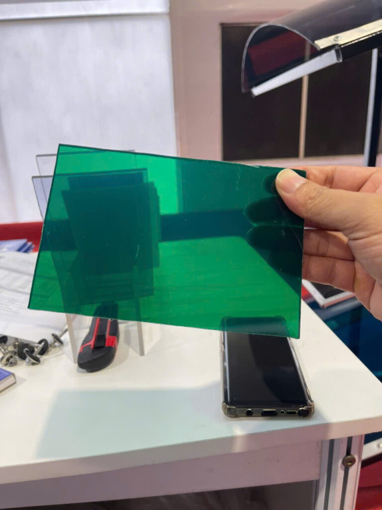 Tấm nhựa poly đặc màu xanh lá