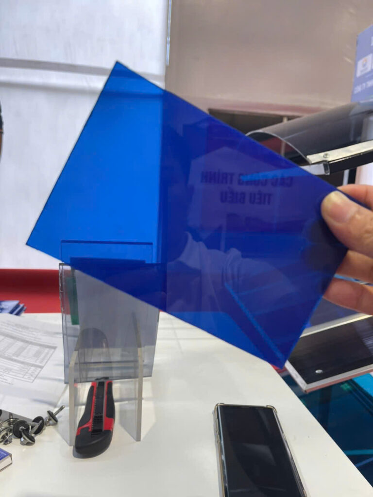 Tấm nhựa poly đặc màu xanh da trời