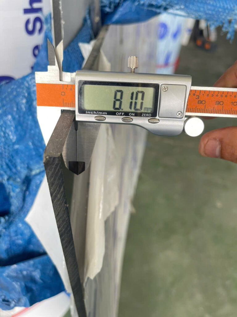 Tấm poly solar light dày 8mm đủ