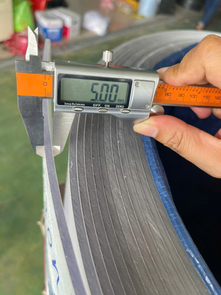 Tấm poly solar light dày 5mm đủ